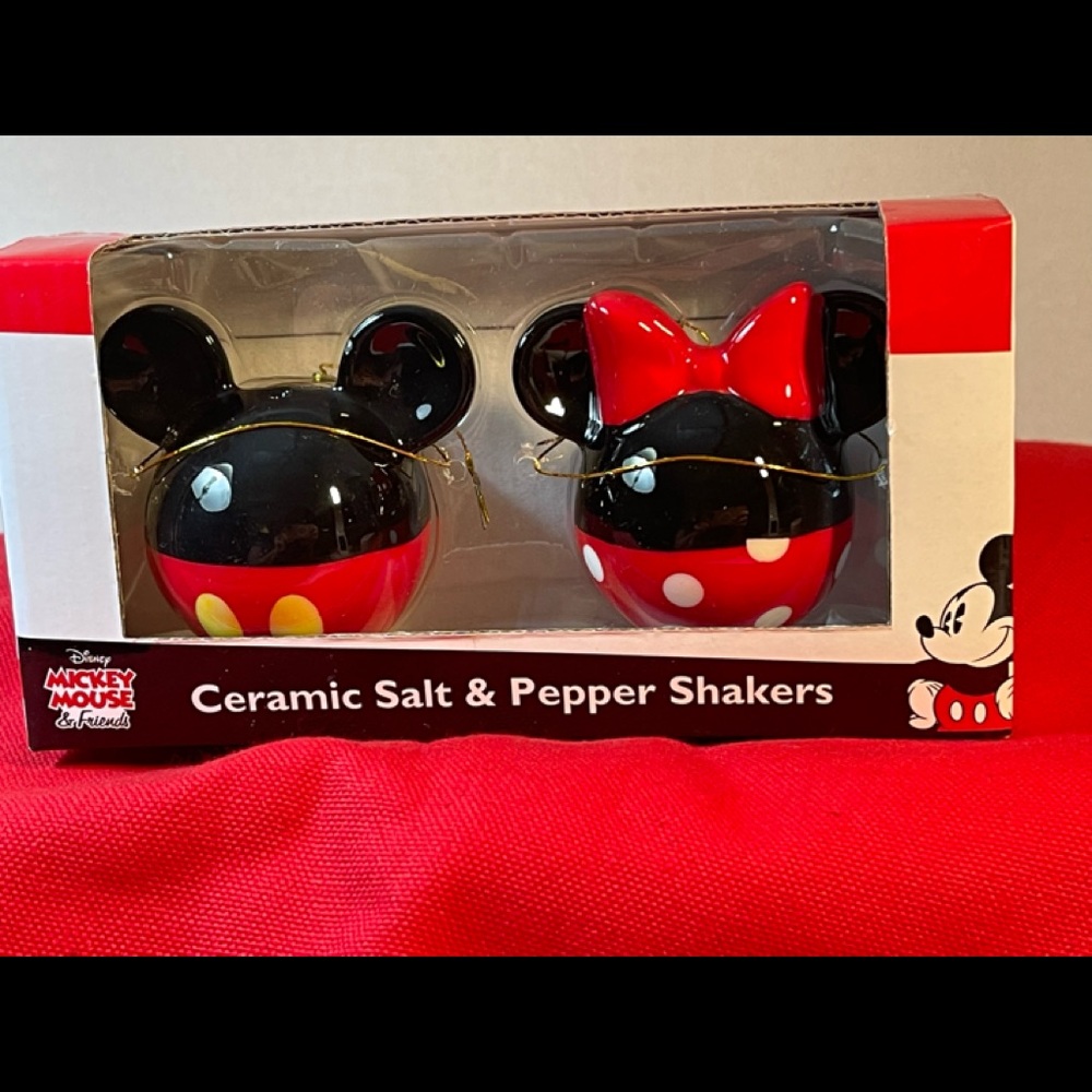 Disney Mickey Mouse & Friends Ceramic Salt/Pepper